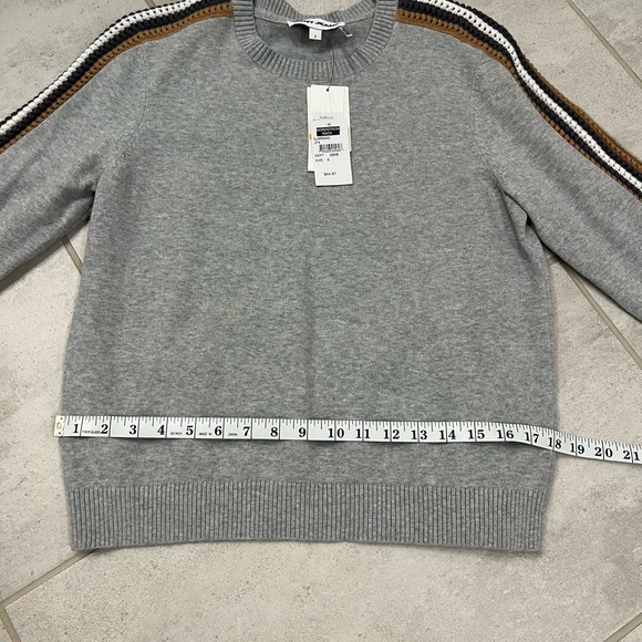Women’s DKNY Gray Sweater with Striped Sleeves Size Small - Picture 6 of 9
